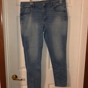 American Eagle light wash super stretch jegging